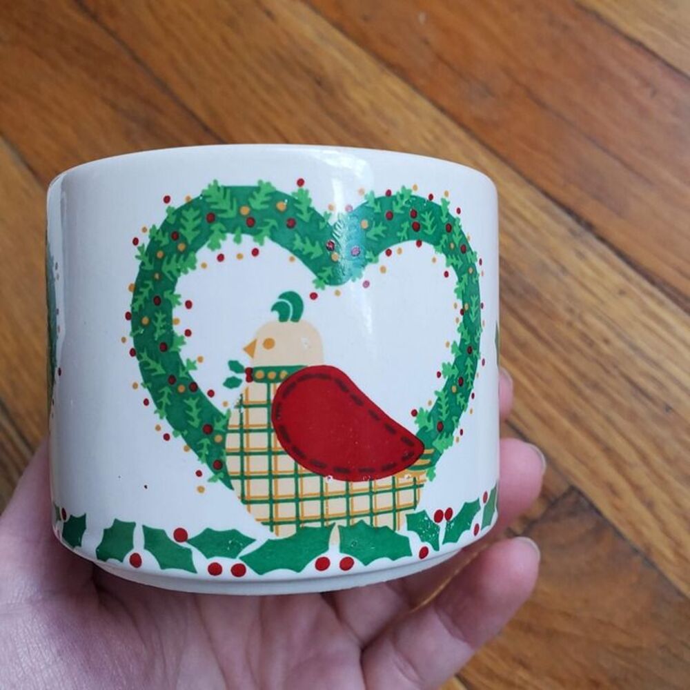 GHC Korea Arthouse heart wreath holly birds small ceramic container Christmas